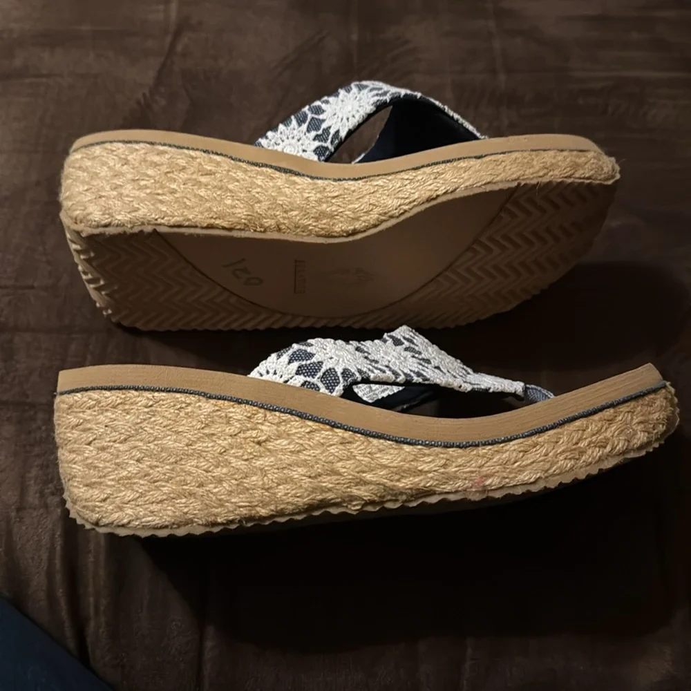 *NWT Volatile, size 8, blue and white - Picture 5 of 8